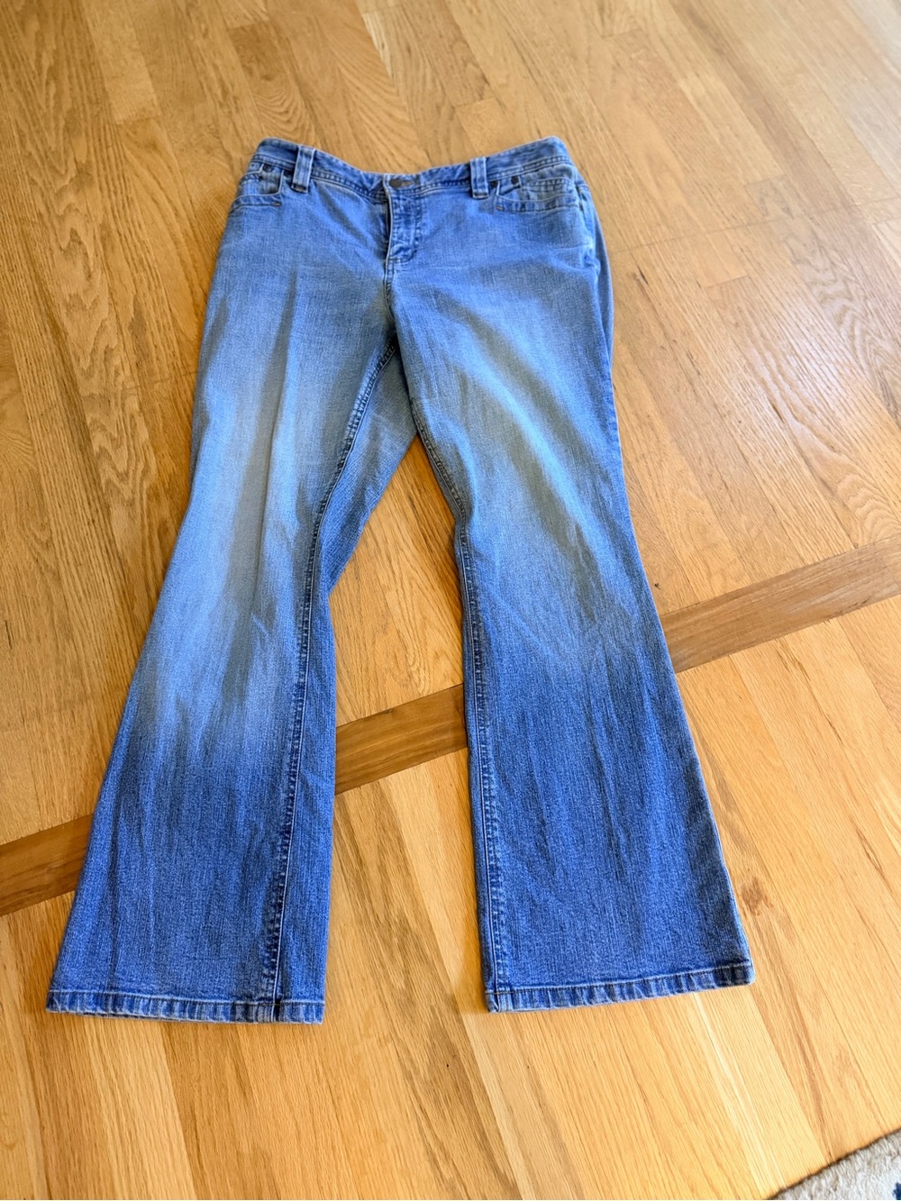 Ladies Size 6P "Sonoma" Lifestyle Light Blue Flare Jeans - Wide Leg GUC